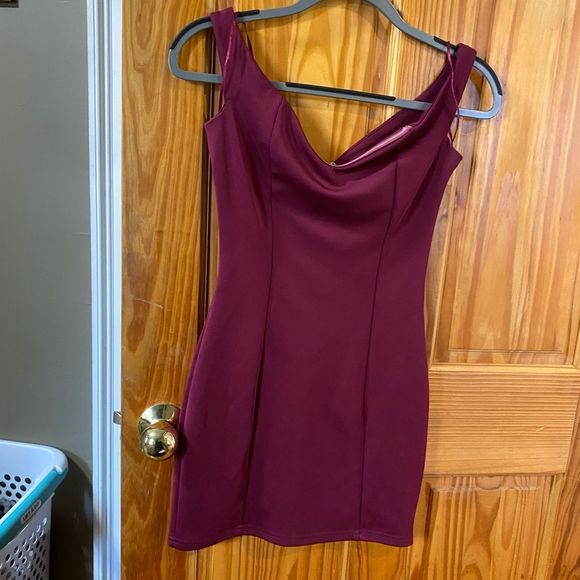 Tobi Dresses & Skirts - Tobi Cocktail Dress in deep burgundy. Never worn